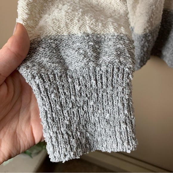 [Knox Rose] Women's V-neck Gray & White Striped Sweater - Picture 3 of 8